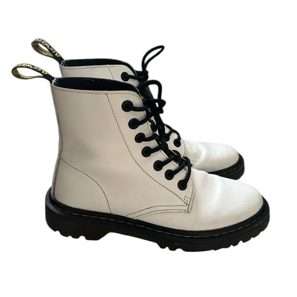 Dr. Martens Boots Women's Size 7 Luana Airwalk AW004 Preppy Normcore 7 Eyelet - Picture 1 of 9